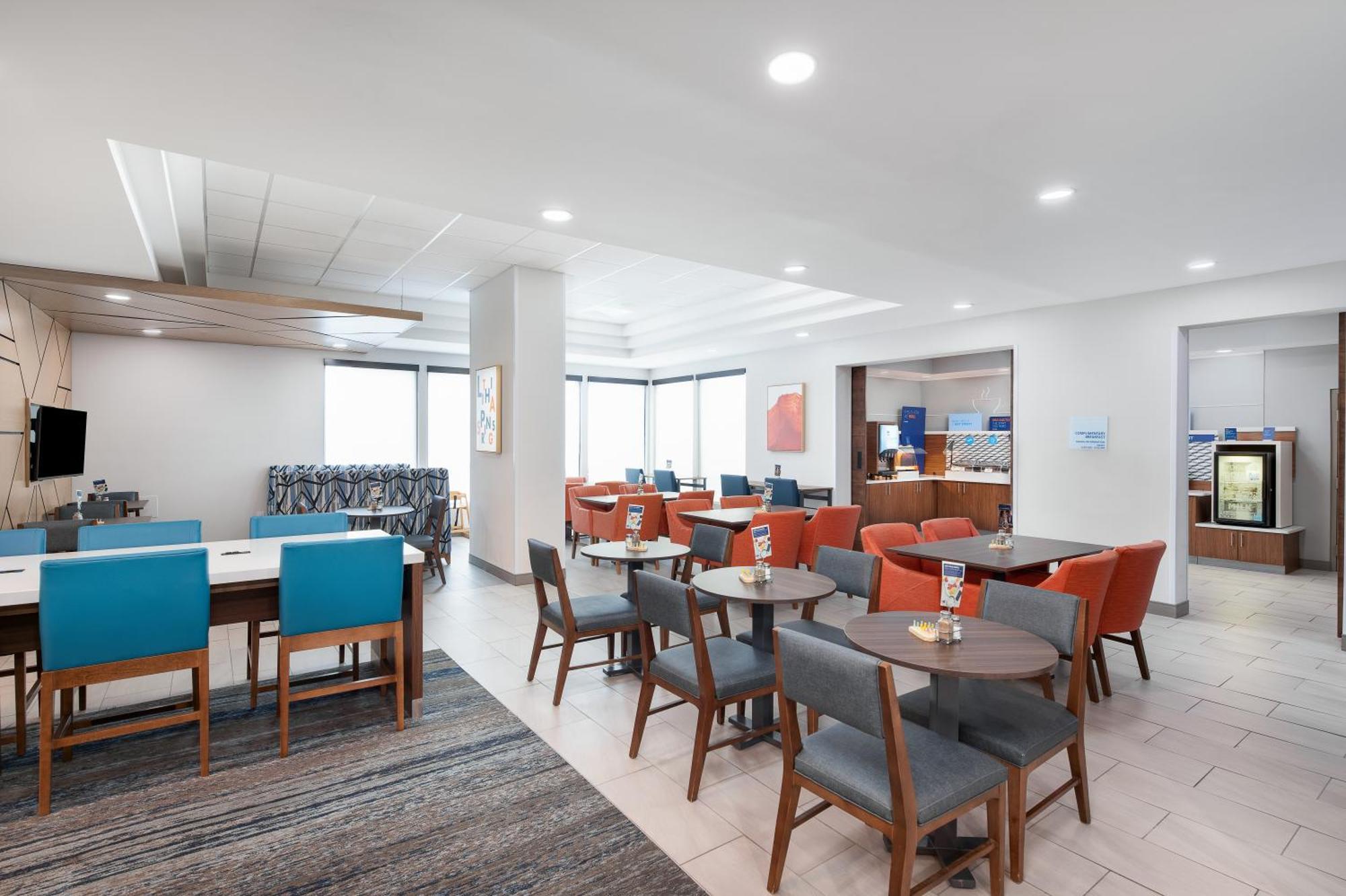 Holiday Inn Express Atlanta West - Theme Park Area By Ihg Літіа Спринґс Екстер'єр фото